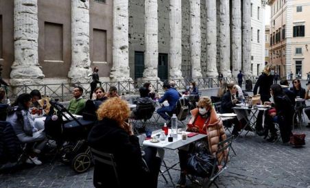 Holanda dhe Italia lehtesojne masat: Rihapen baret dhe restorantet